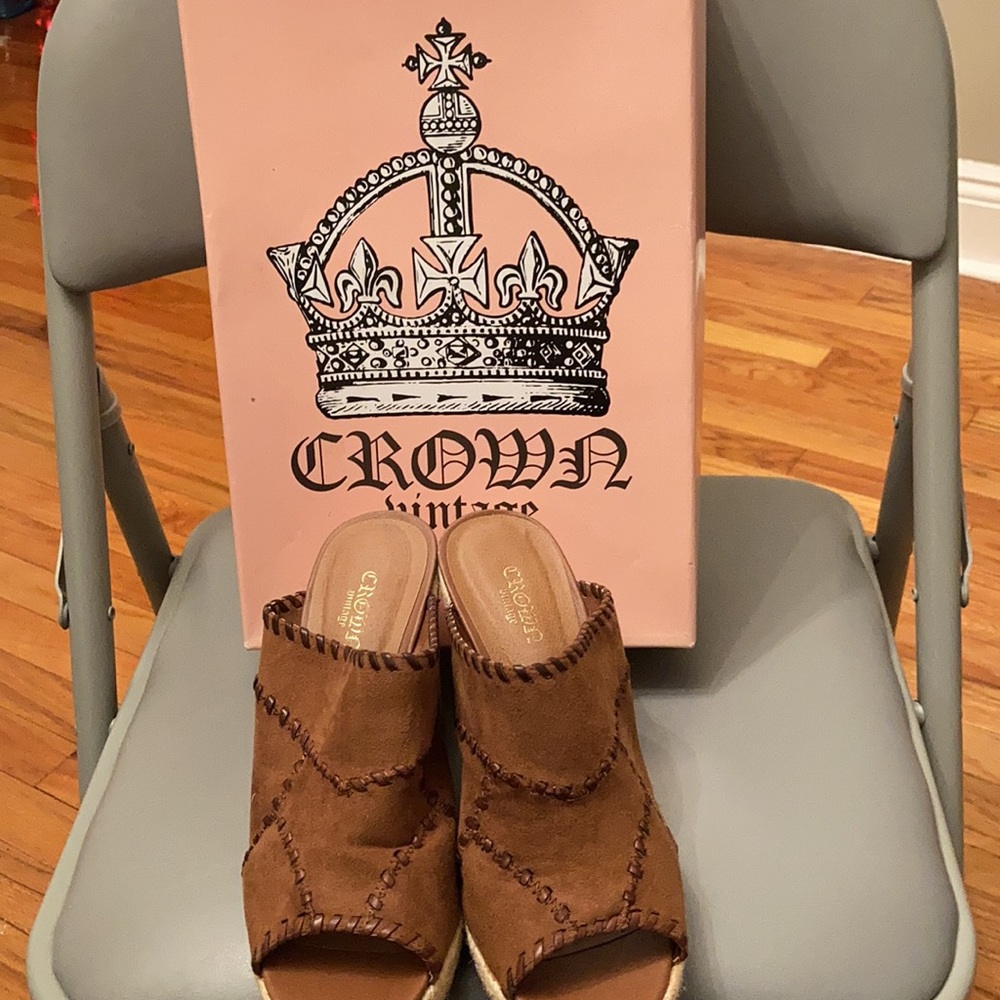 Crown Vintag open toe shoes